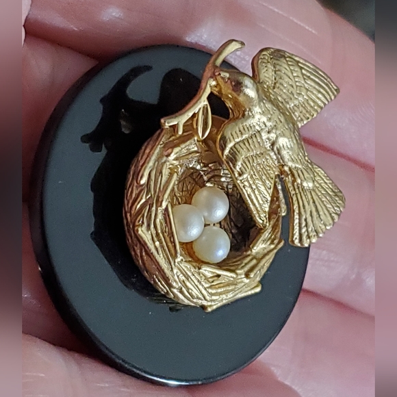 Vintage STUNNING Bird nest pearls enamel brooch pin gold - Picture 11 of 12